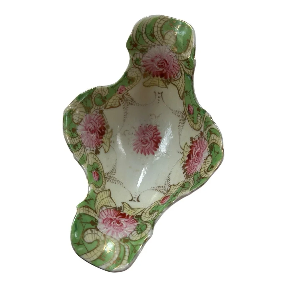Fluted 4 Footed Bowl Nut‎ Dish Hand Painted unmarked vintage